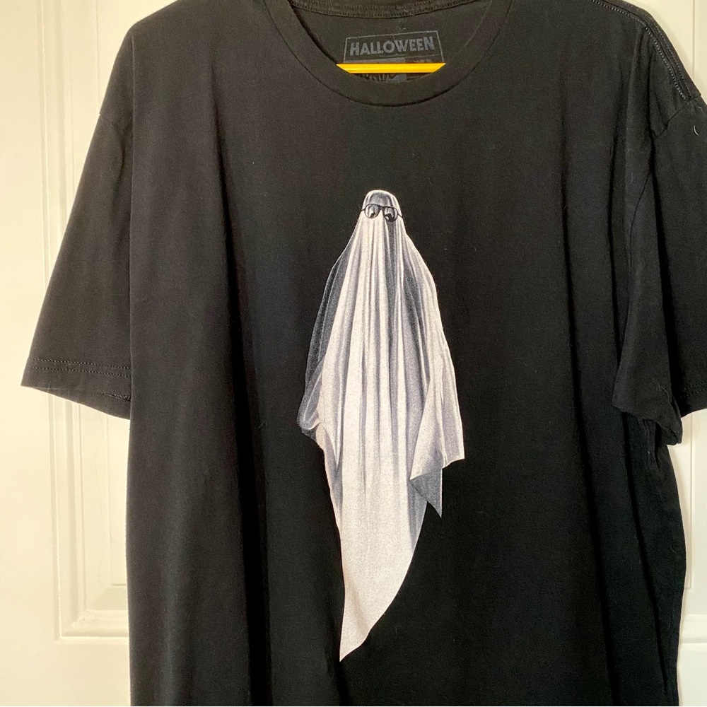 Halloween Bob the Ghost Graphic T-shirt - Picture 3 of 4